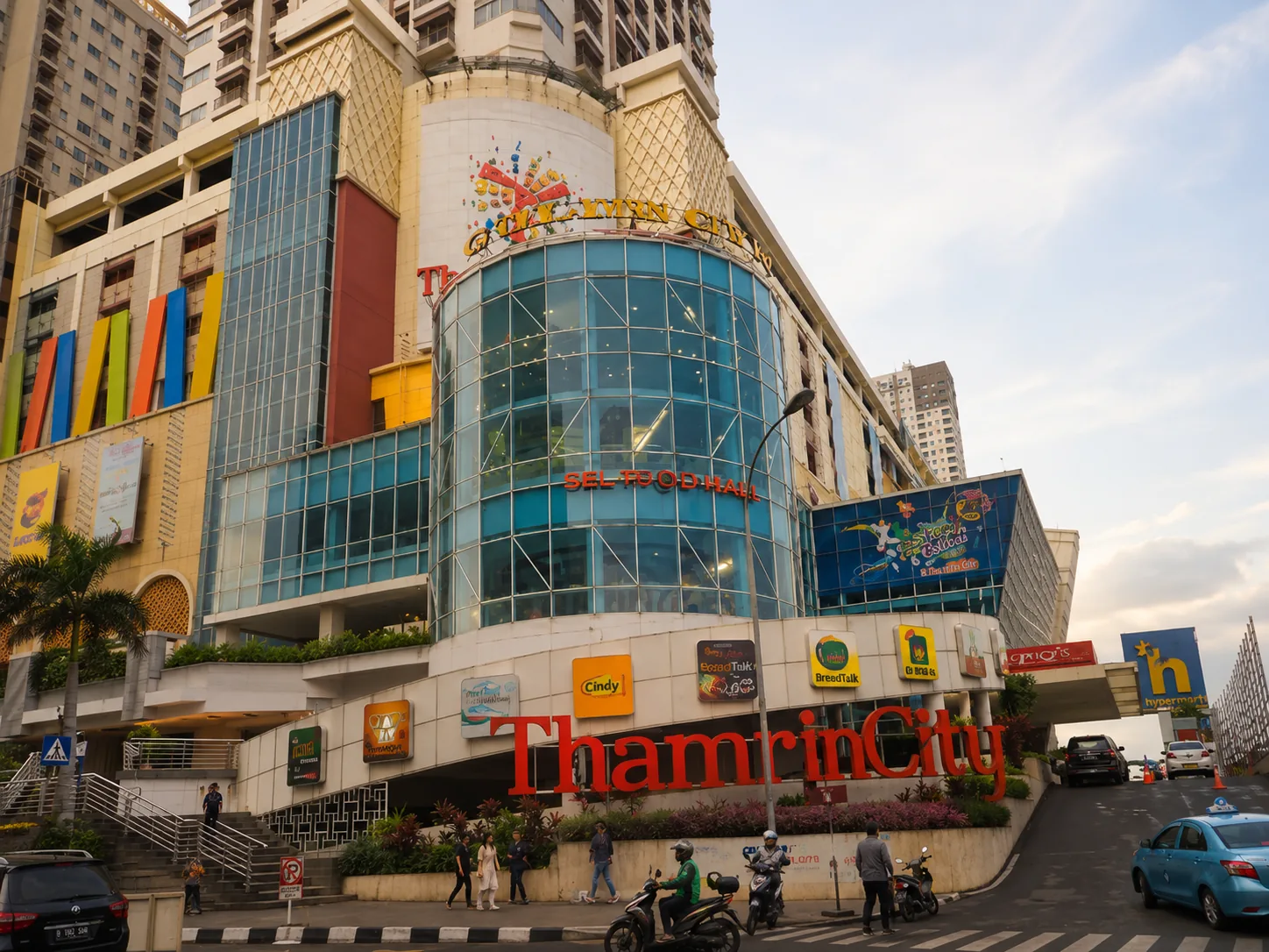 Thamrin City Mall, tidak jauh berjalan kaki dari Maia Hotel Jakarta